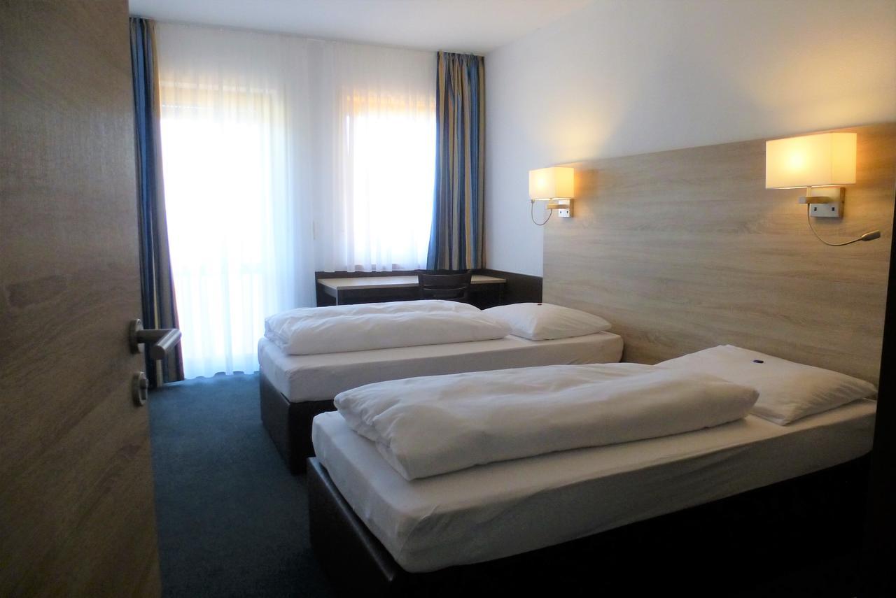 Blaue Traube Hotel Gebenbach Bagian luar foto
